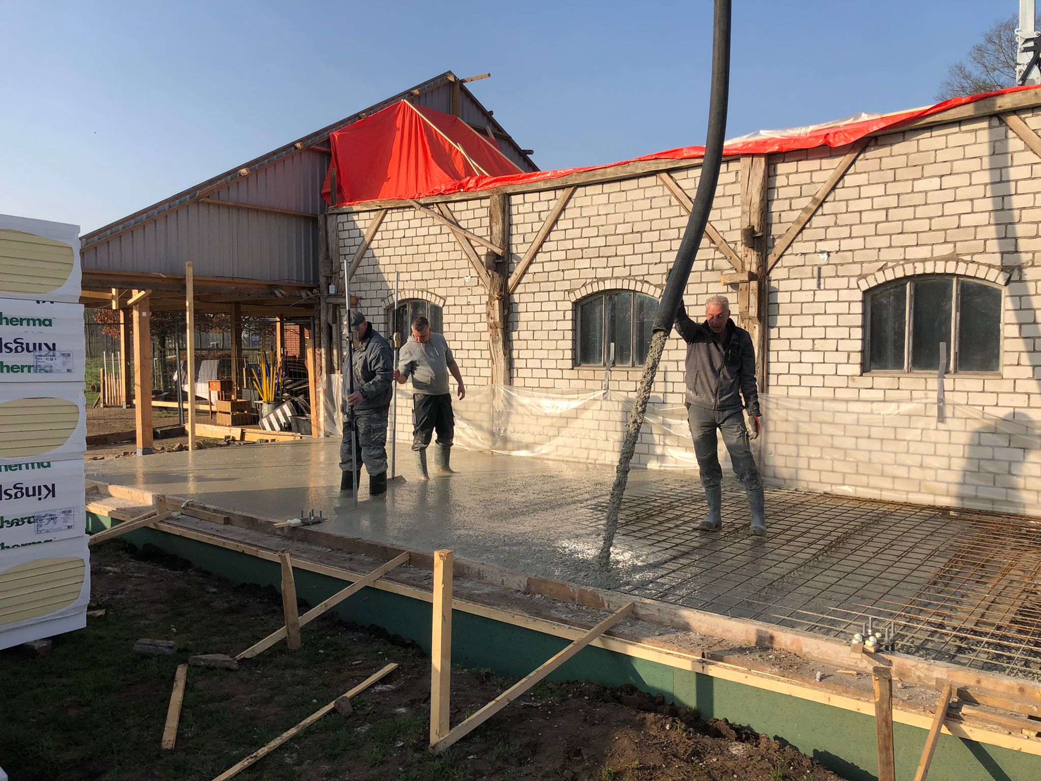 Restauratie hondenverblijf Weerselo foto